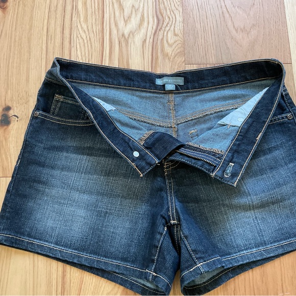 Jones New York Denim Short,Size 6 - Picture 3 of 7